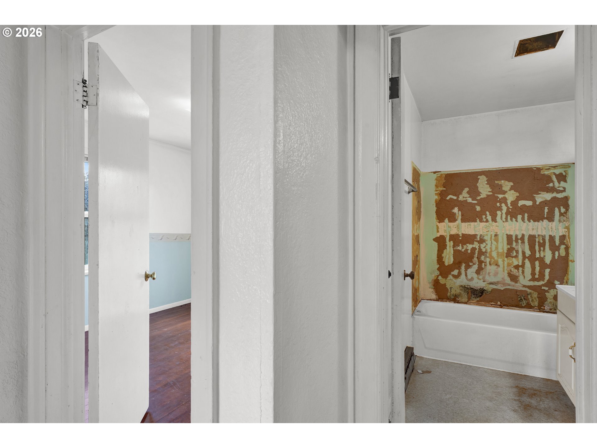 930 1st Street Springfield, OR 97477 - Photo 16 of 43 a picture of a bathroom