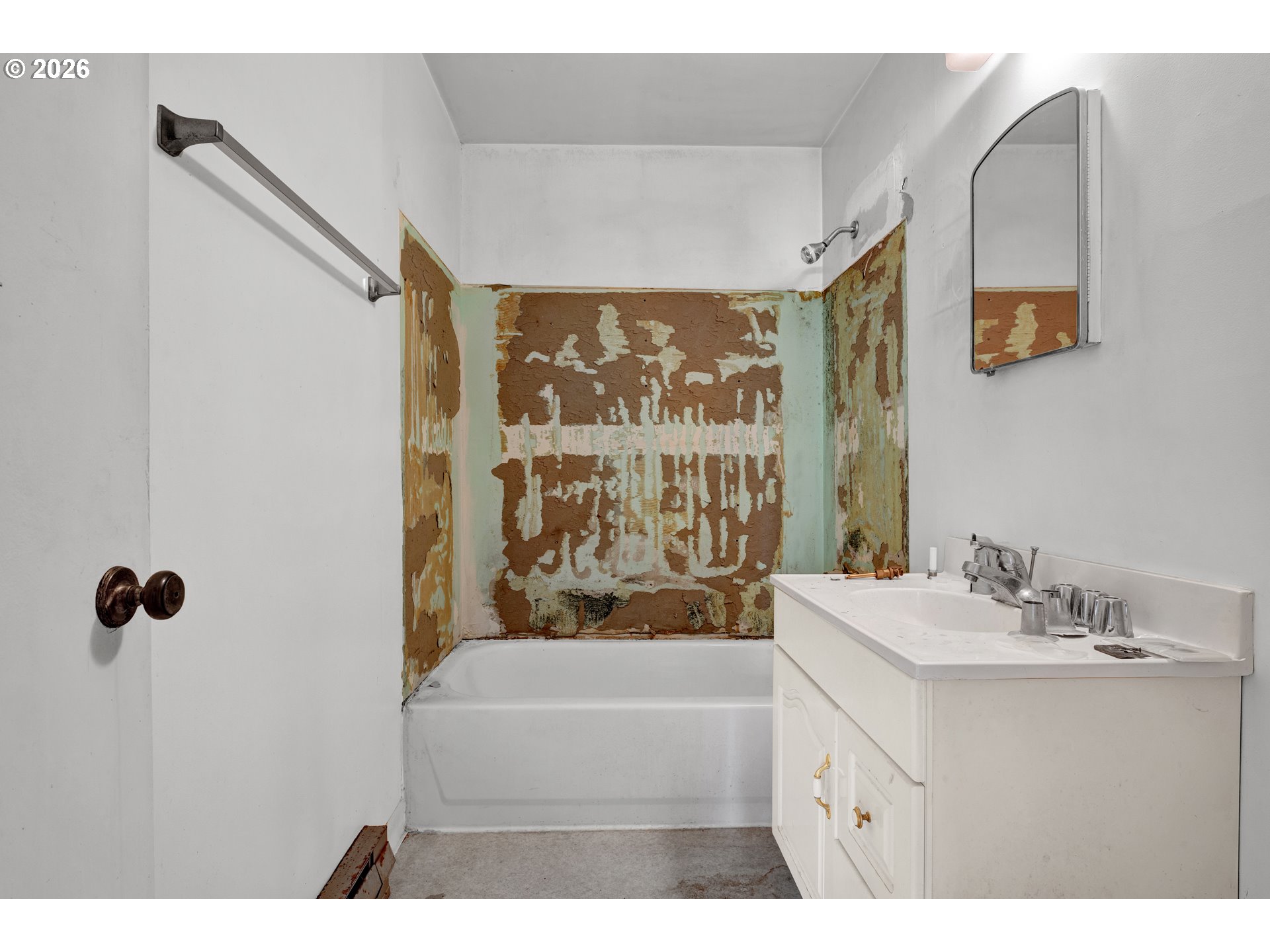 930 1st Street Springfield, OR 97477 - Photo 17 of 43 a bathroom with a sink mirror and a bathtub