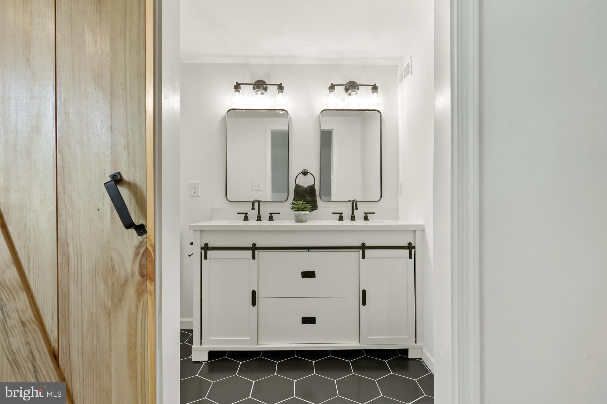 5625 Tramore Road Baltimore, MD 21214 - Photo 24 of 32 Private en-suite