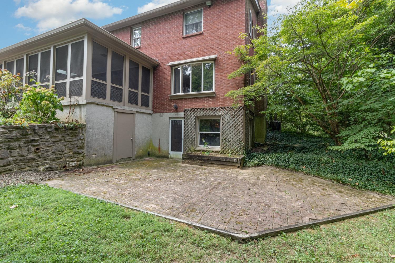 1102 Eversole Road Cincinnati, OH 45230 - Photo 50 of 57