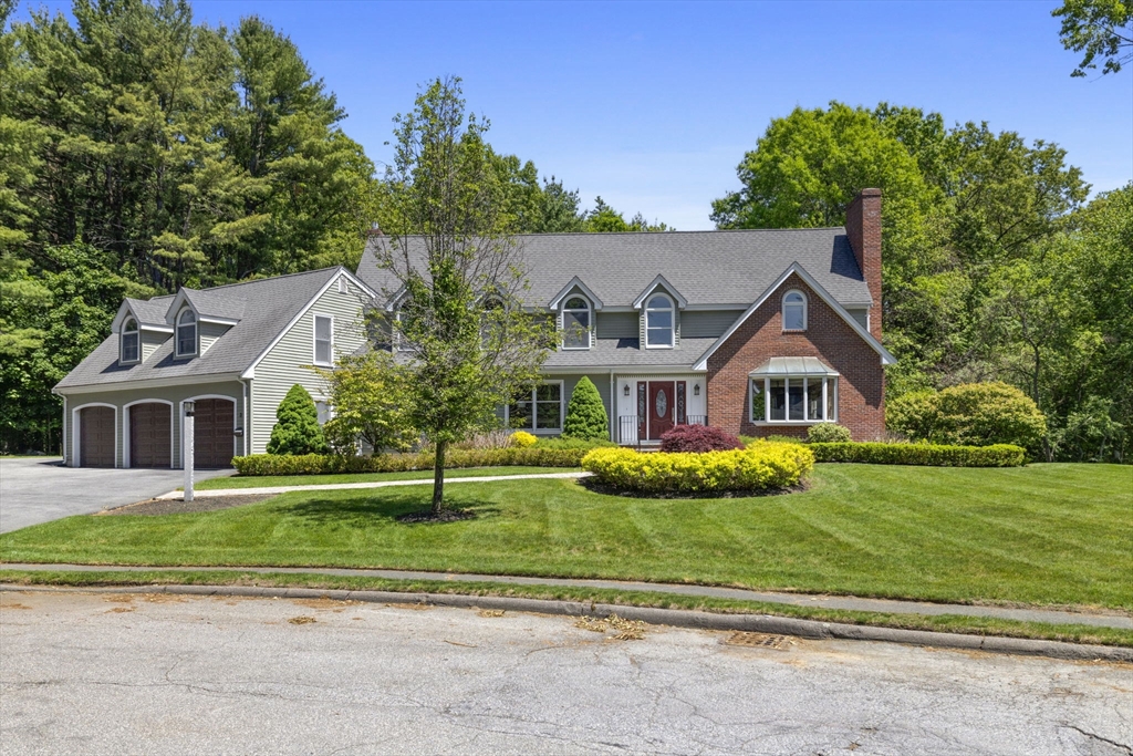 3 Russell Road Lynnfield, MA 01940 - Photo 1 of 40