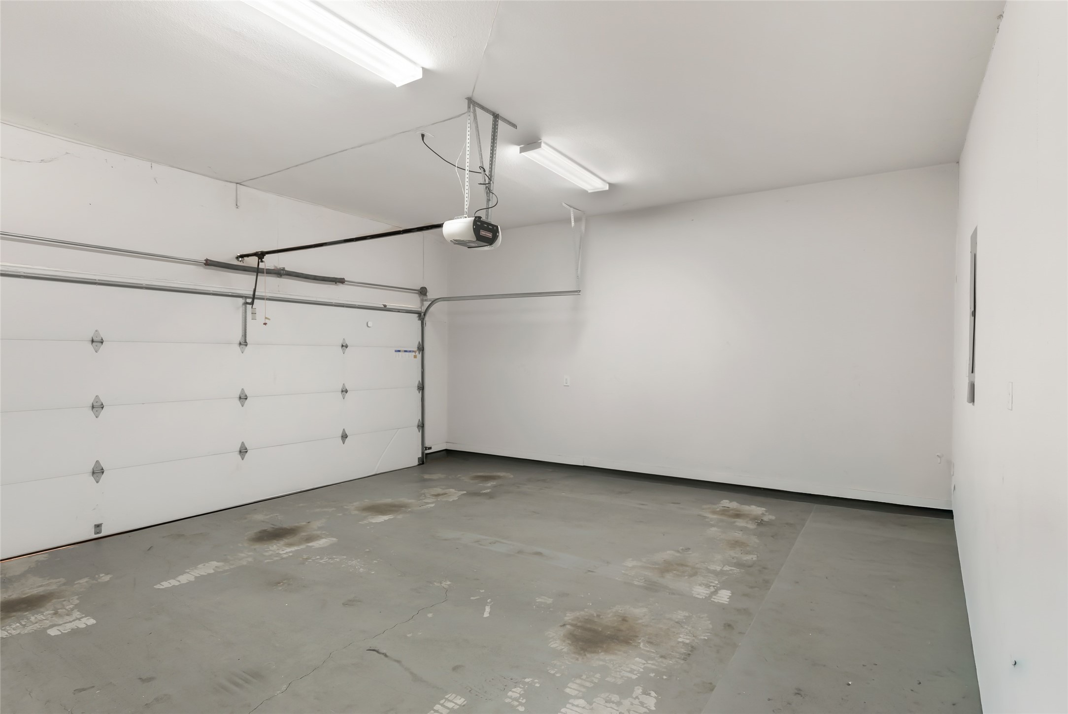 3351 Kilgore Street Houston, TX 77021 - Photo 35 of 38 2 car garage