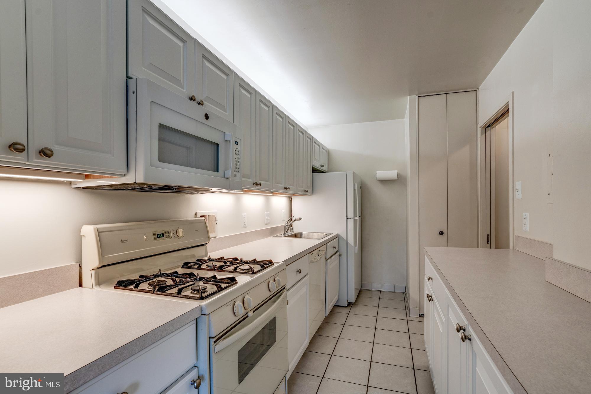 4515 Willard Avenue, Unit 719S Chevy Chase, MD 20815 - Photo 24 of 44 a kitchen with a stove and a microwave