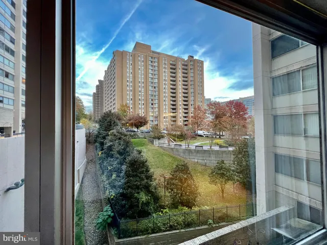 $2,098 | 4515 Willard Avenue, Unit 719S, Chevy Chase, MD 20815