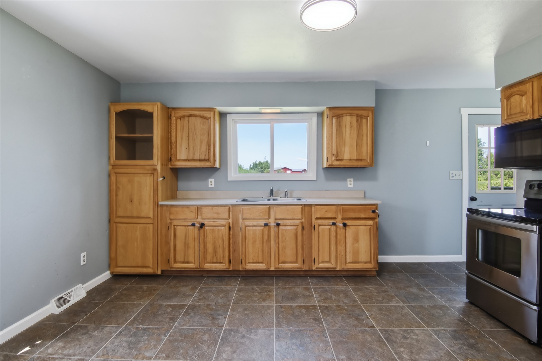 802 Janicki Stanley, WI 54768 - Photo 10 of 36