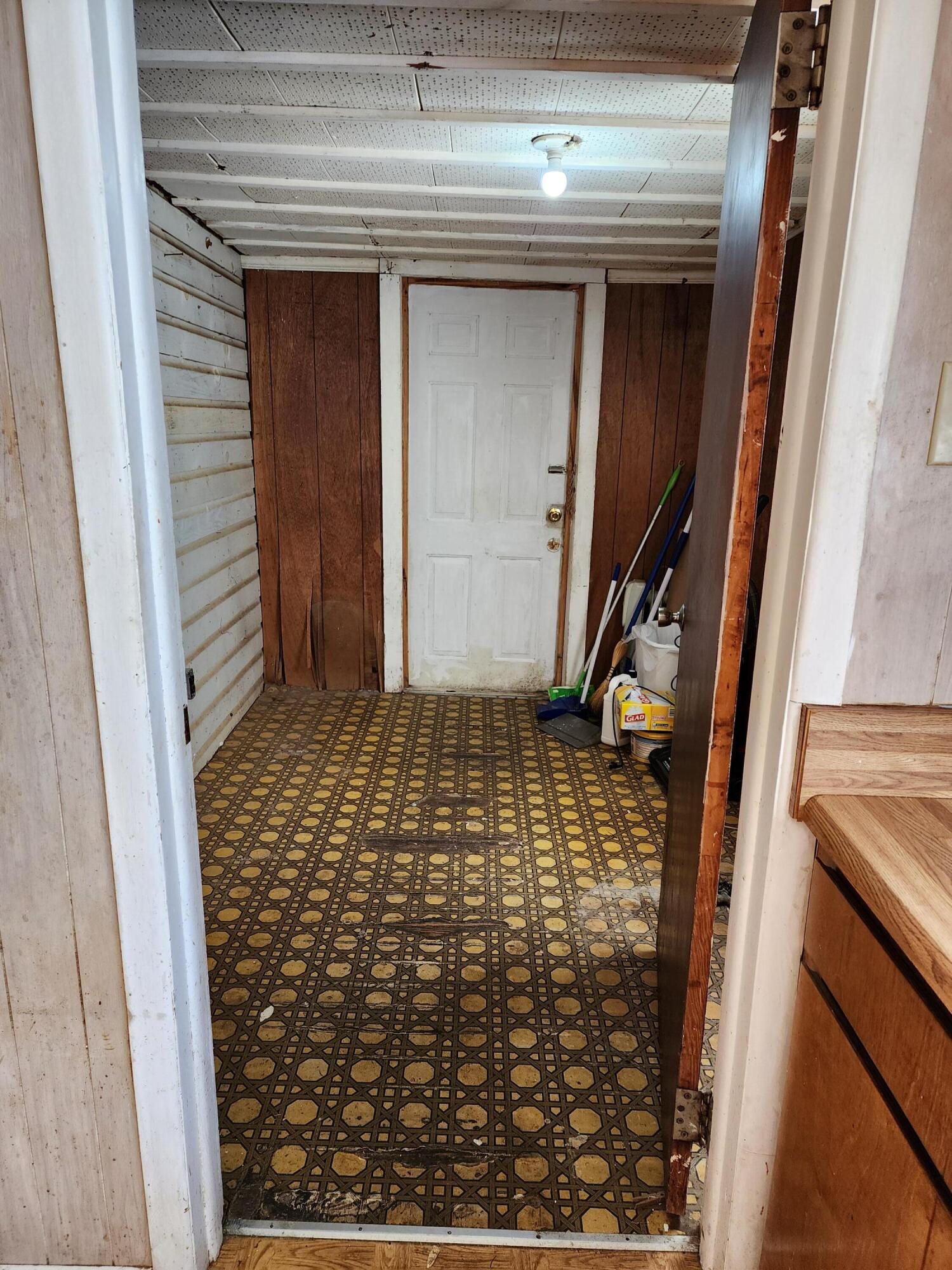 6181 Bethany Drive Crestview, FL 32539 - Photo 16 of 28 a bathroom with a shower