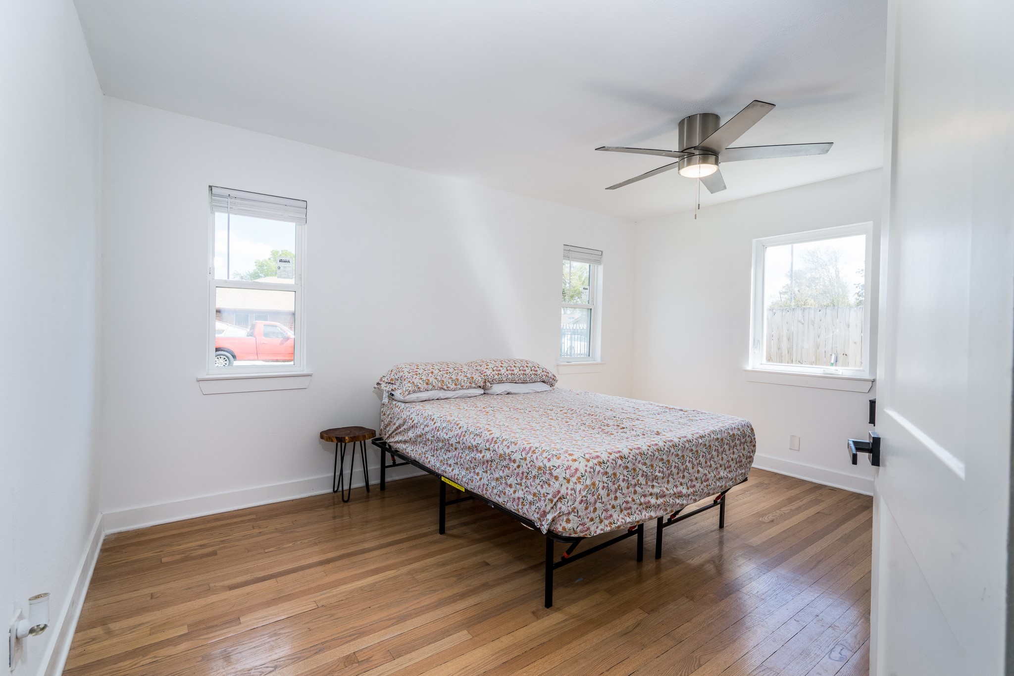 810 Jerry Street Houston, TX 77022 - Photo 14 of 20 a view of a livingroom with furniture window and wooden floor