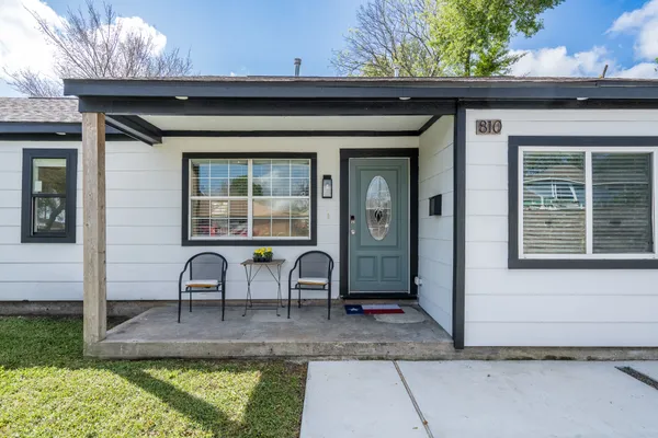 a view of house with outdoor seating space