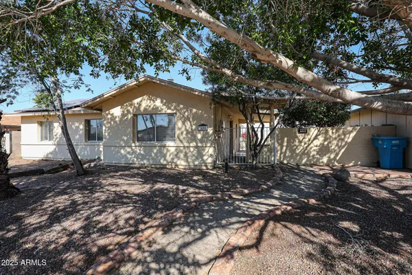 $2,195 | 3408 West Port Au Prince Lane, Phoenix, AZ 85053