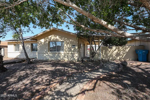 $2,195 | 3408 West Port Au Prince Lane, Phoenix, AZ 85053