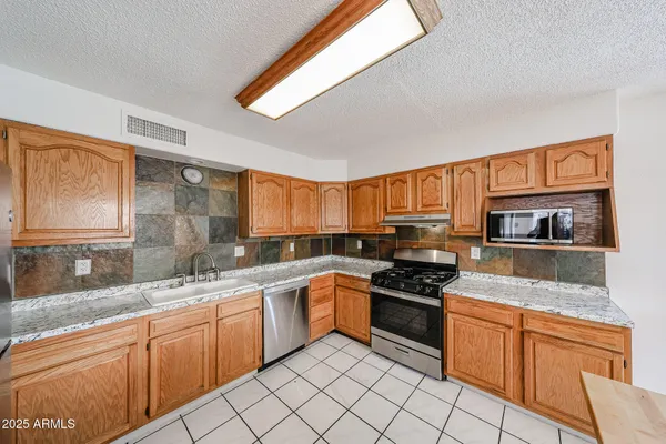 $2,195 | 3408 West Port Au Prince Lane, Phoenix, AZ 85053