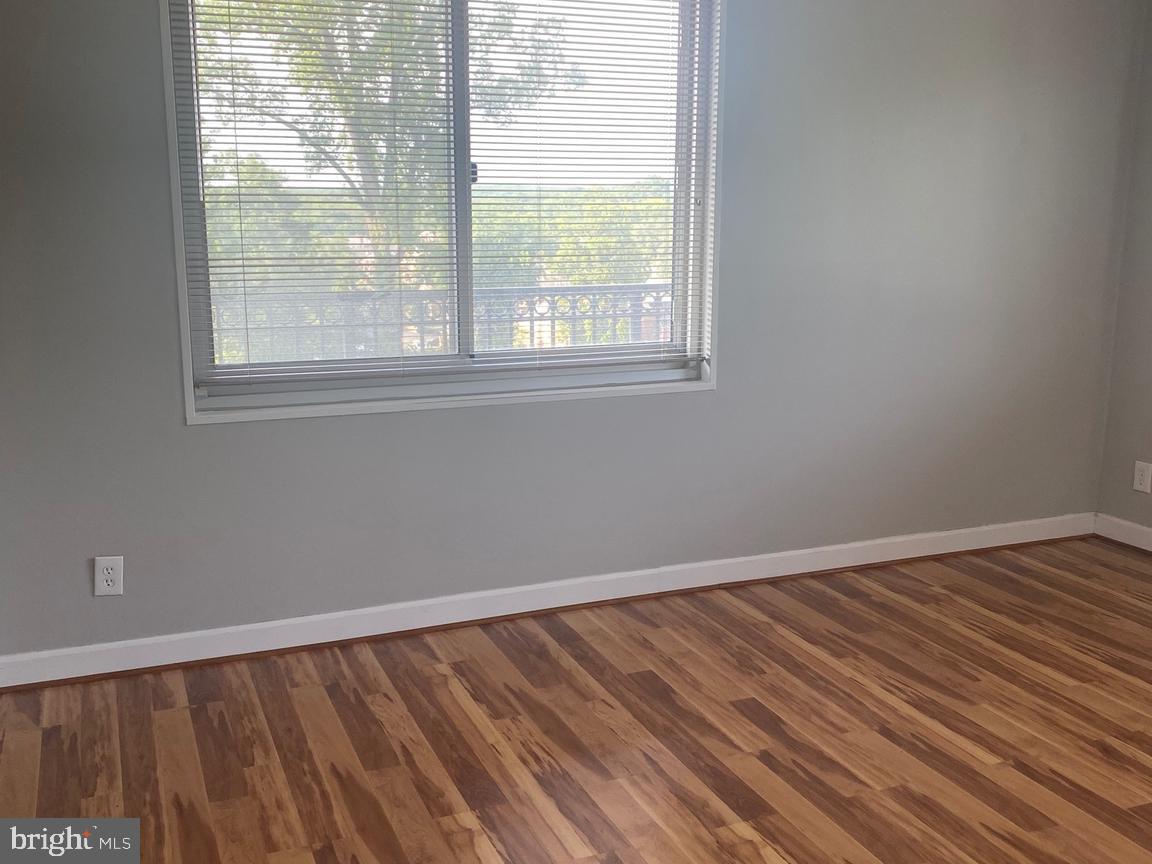 1900 Lyttonsville Road, Unit 807 Silver Spring, MD 20910 - Photo 3 of 12 big bedroom