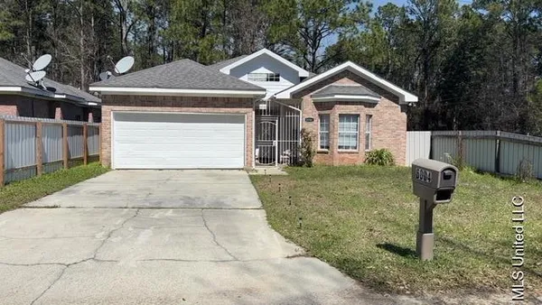 $1,700 | 6004 East Jackson Street, Bay St. Louis, MS 39520