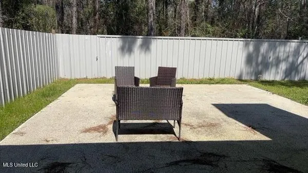 $1,700 | 6004 East Jackson Street, Bay St. Louis, MS 39520