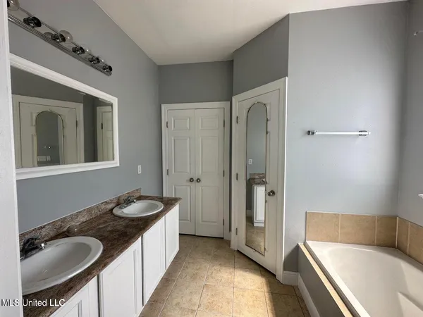 $1,700 | 6004 East Jackson Street, Bay St. Louis, MS 39520