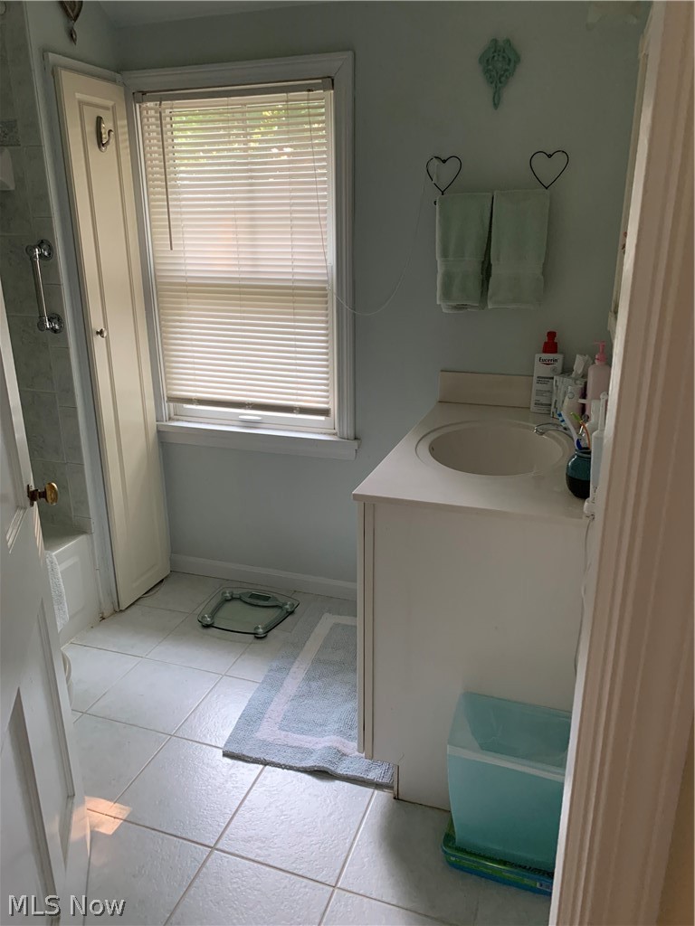 1090 Avondale Road Cleveland, OH 44121 - Photo 16 of 26 MAIN BATH