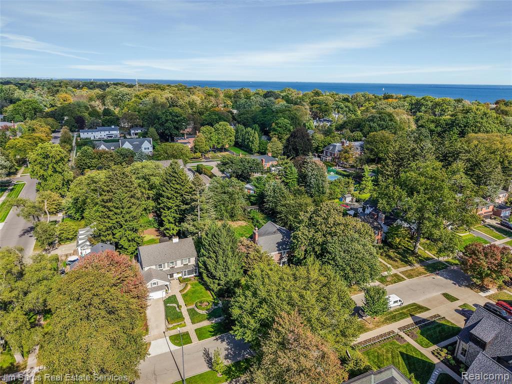 130 Merriweather Road Grosse Pointe Farms, MI 48236 - Photo 2 of 37