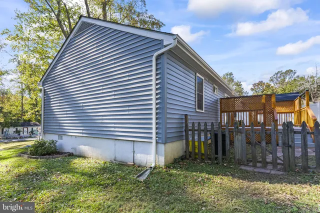a view of a house with a yard and plants