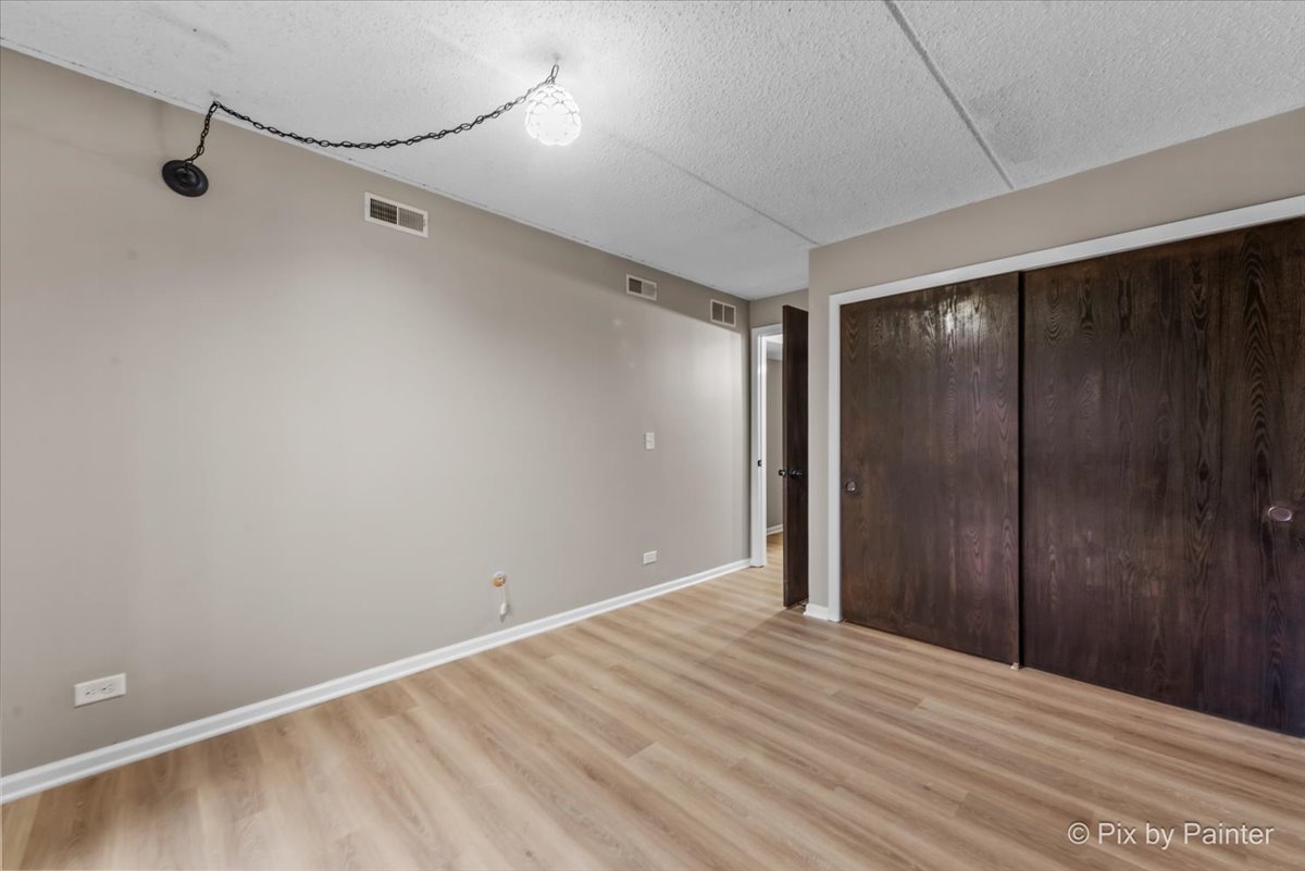 712 Kenneth Circle Elgin, IL 60120 - Photo 11 of 27 a view of an empty room