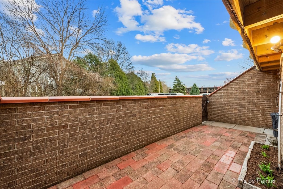 712 Kenneth Circle Elgin, IL 60120 - Photo 23 of 27 a view of sky from balcony