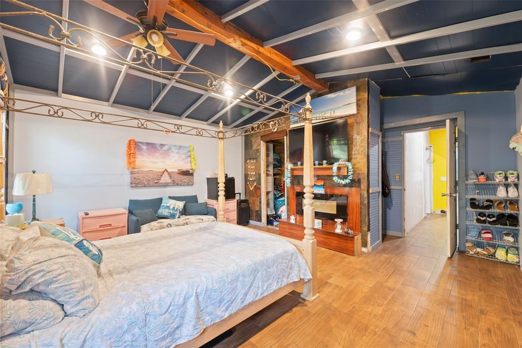 18160 Spangler Avenue Brooksville, FL 34604 - Photo 12 of 37 a large bedroom with a bed and a tv