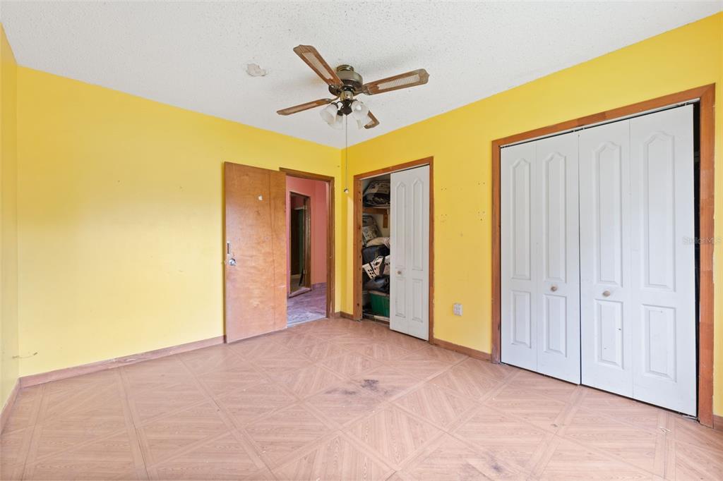 18160 Spangler Avenue Brooksville, FL 34604 - Photo 28 of 37 a view of a livingroom with a ceiling fan & windows