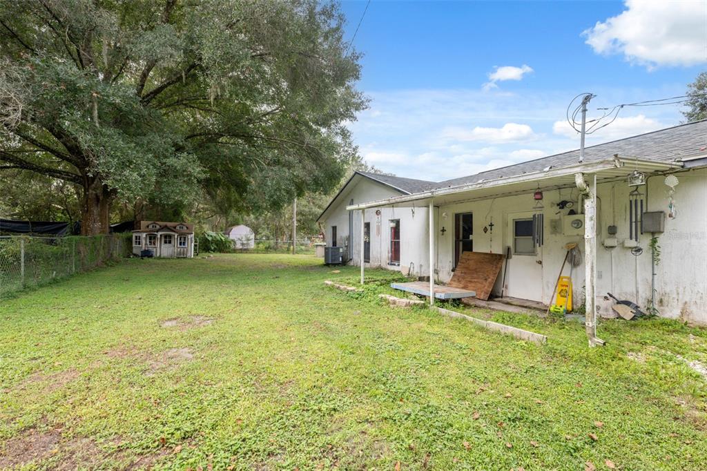 18160 Spangler Avenue Brooksville, FL 34604 - Photo 31 of 37 a view of a house with backyard porch and sitting area