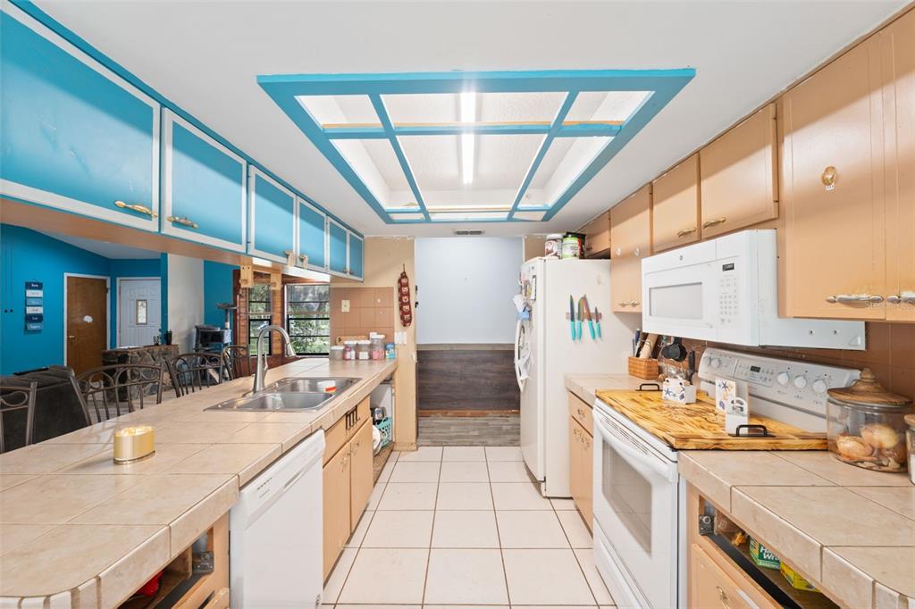 18160 Spangler Avenue Brooksville, FL 34604 - Photo 9 of 37 a large white kitchen with a large window