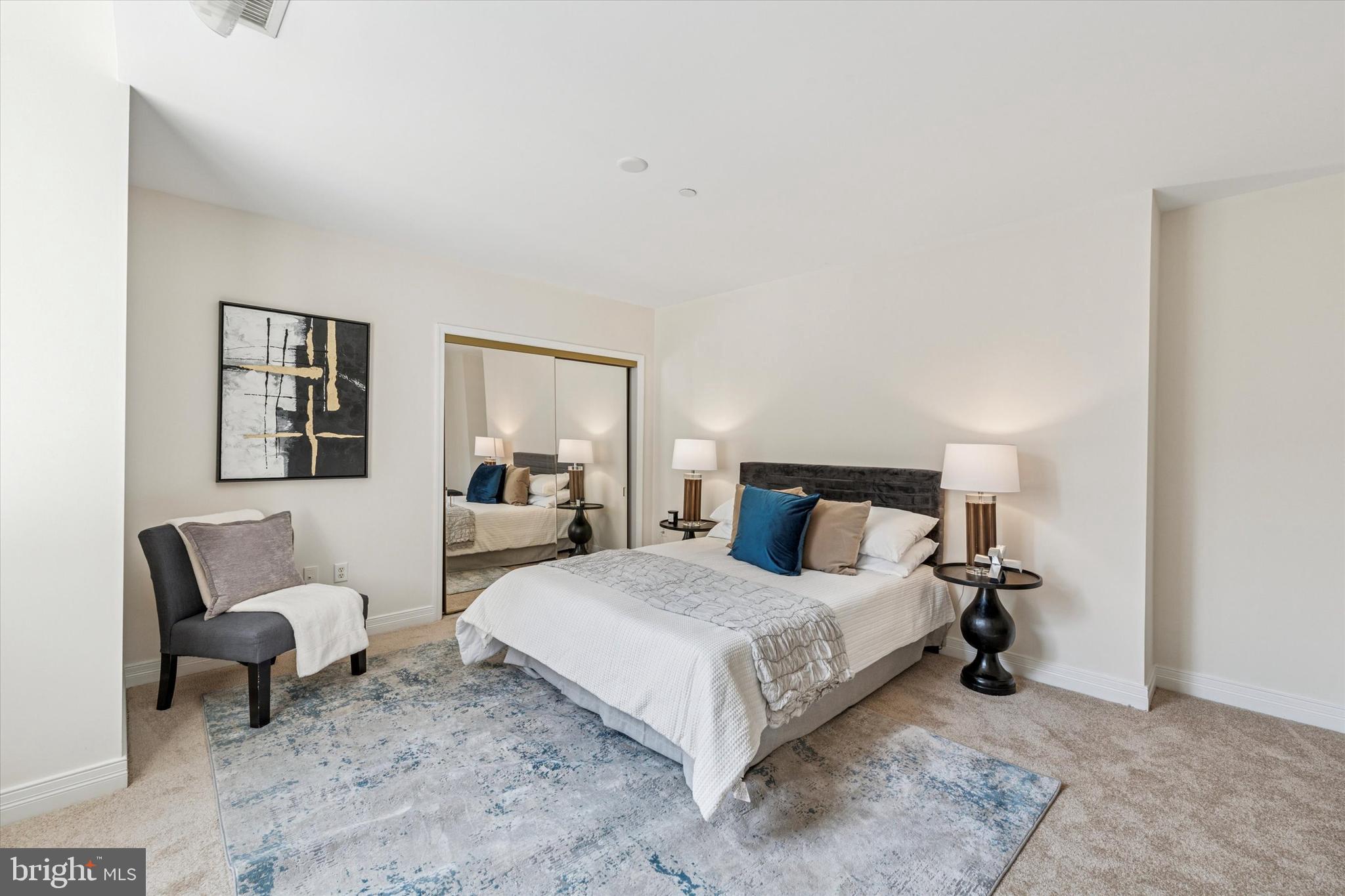 1600 Arch Street, Unit 1706 Philadelphia, PA 19103 - Photo 19 of 34 a bedroom with a bed and lamp