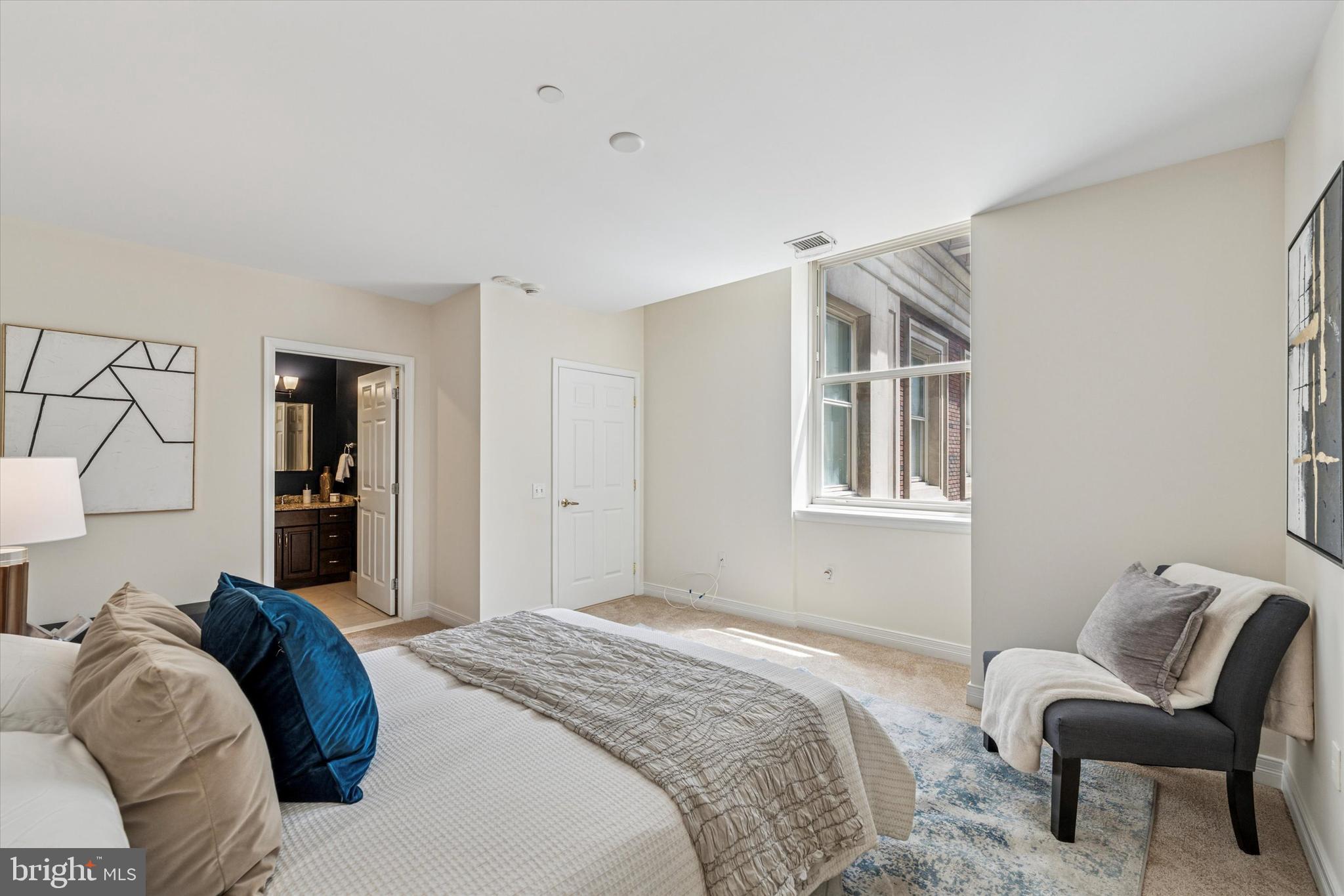 1600 Arch Street, Unit 1706 Philadelphia, PA 19103 - Photo 20 of 34 a bedroom with a bed and a chair