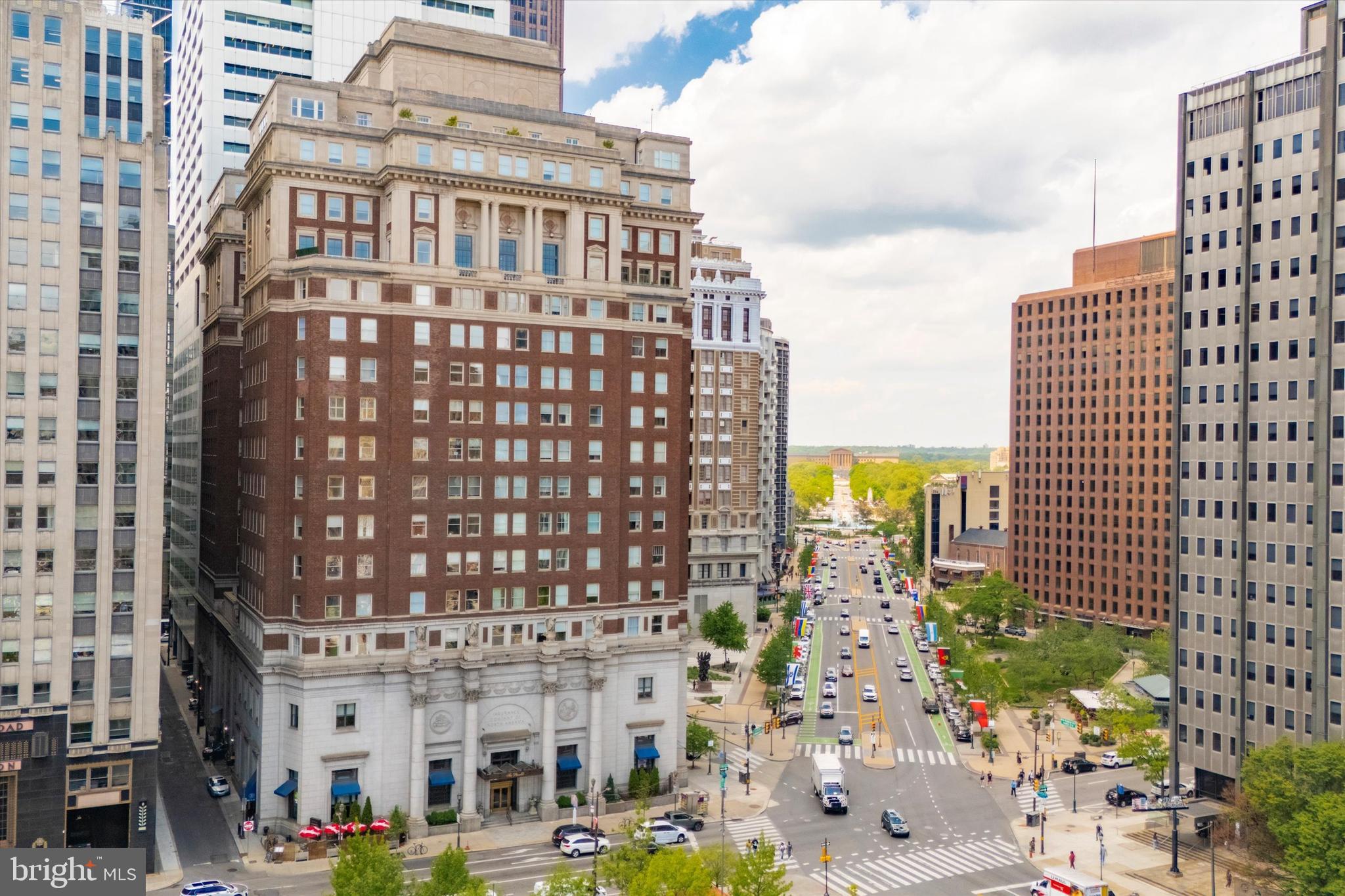1600 Arch Street, Unit 1706 Philadelphia, PA 19103 - Photo 33 of 34 a front view of a building
