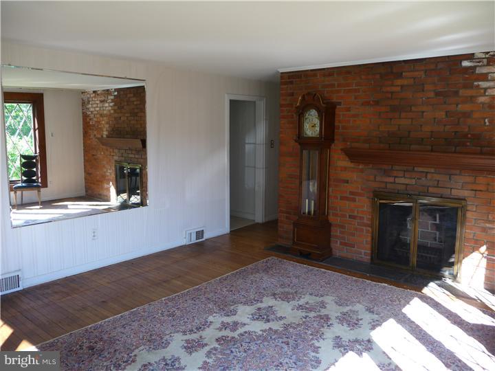2715 Old Cedar Grove Road Broomall, PA 19008 - Photo 2 of 21 Living Room