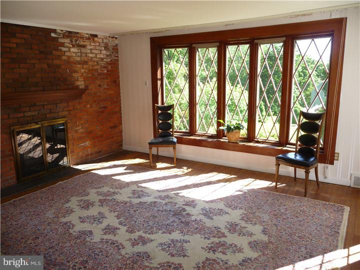 2715 Old Cedar Grove Road Broomall, PA 19008 - Photo 11 of 21 Living Room