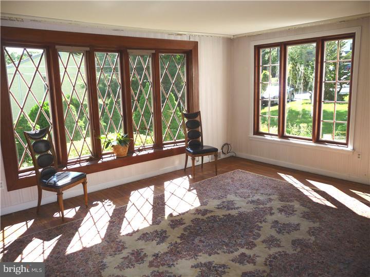 2715 Old Cedar Grove Road Broomall, PA 19008 - Photo 3 of 21 Living Room
