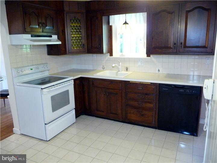 2715 Old Cedar Grove Road Broomall, PA 19008 - Photo 6 of 21 Kitchen