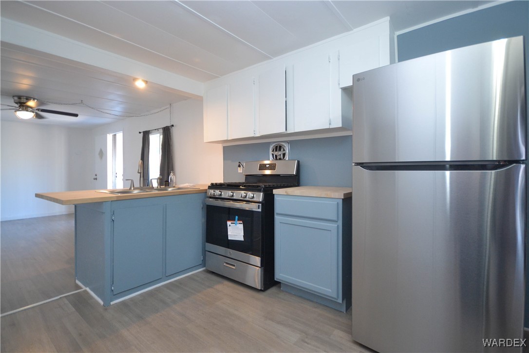 1688 Talc Road Bullhead City, AZ 86442 - Photo 10 of 39 Kitchen