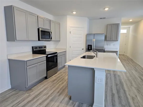 $2,300 | 8411 Madrid Street, Lakeland, FL 33810