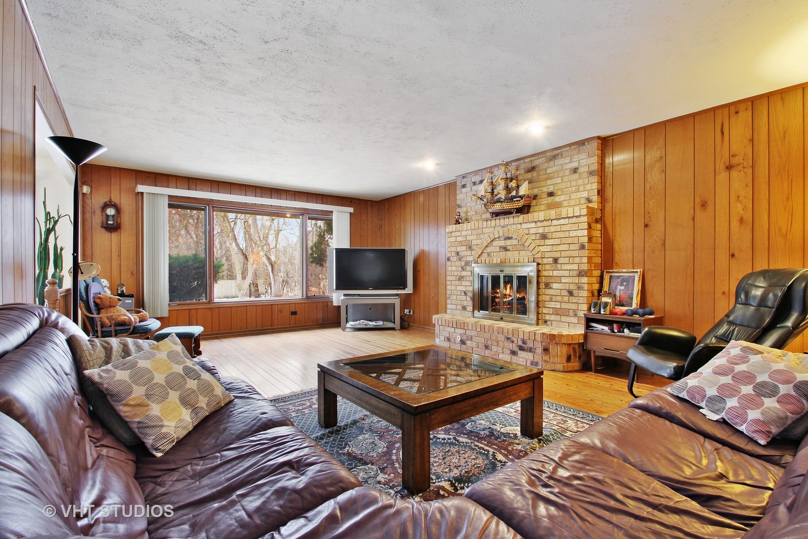 2740 Landwehr Road Northbrook, IL 60062 - Photo 7 of 15 a living room with furniture and a flat screen tv