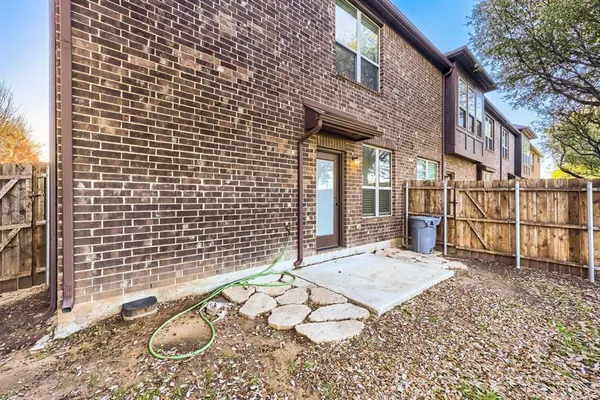 $2,800 | 5035 Venecia Way, Grand Prairie, TX 75052