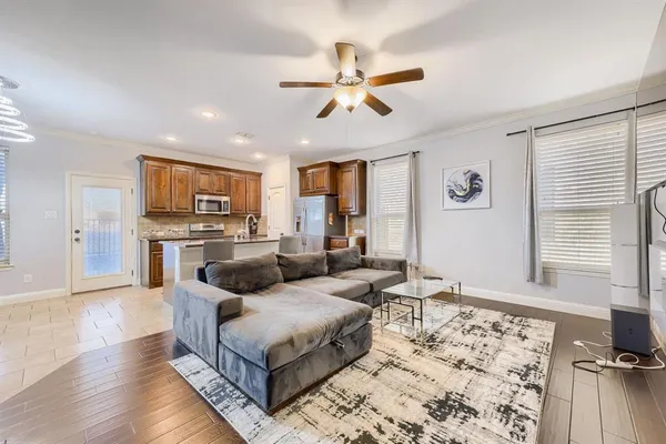 $2,800 | 5035 Venecia Way, Grand Prairie, TX 75052