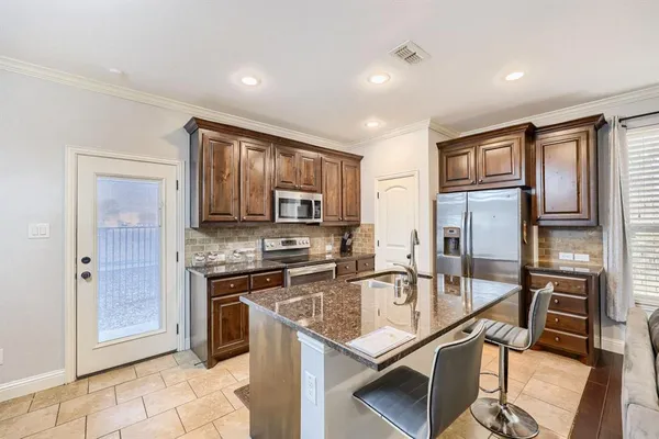 $2,700 | 5035 Venecia Way, Grand Prairie, TX 75052