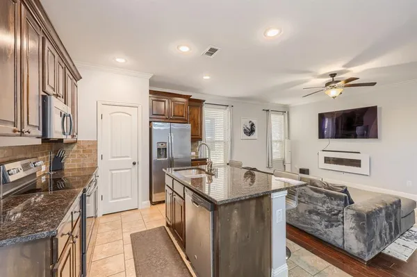 $2,800 | 5035 Venecia Way, Grand Prairie, TX 75052