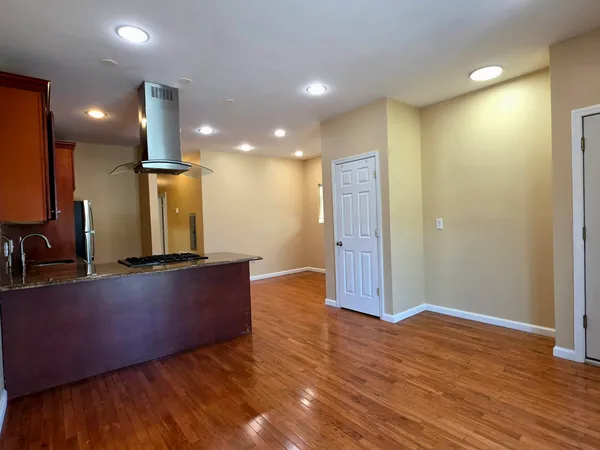 $3,300 | 249 Winfield Avenue, Unit 1, Jersey City, NJ 07305