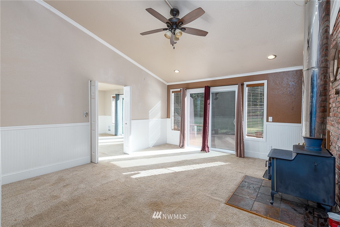 7586 Goodwin Road Everson, WA 98247 - Photo 13 of 22 a view of a livingroom with a workspace