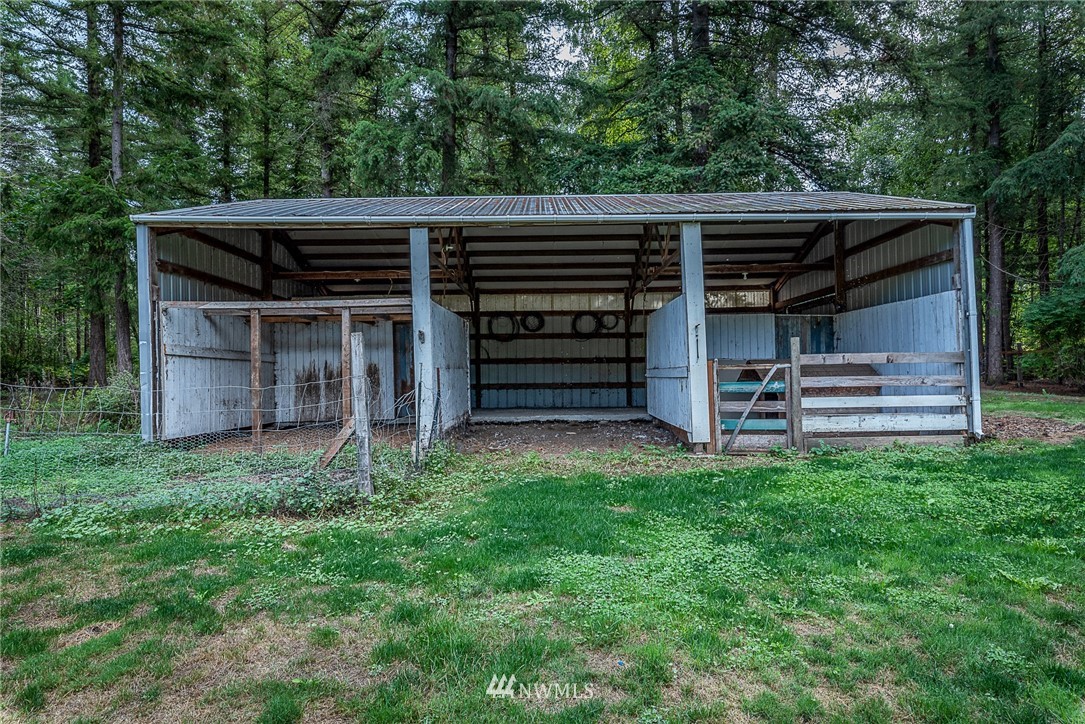 7586 Goodwin Road Everson, WA 98247 - Photo 19 of 22 a view of outdoor space and deck