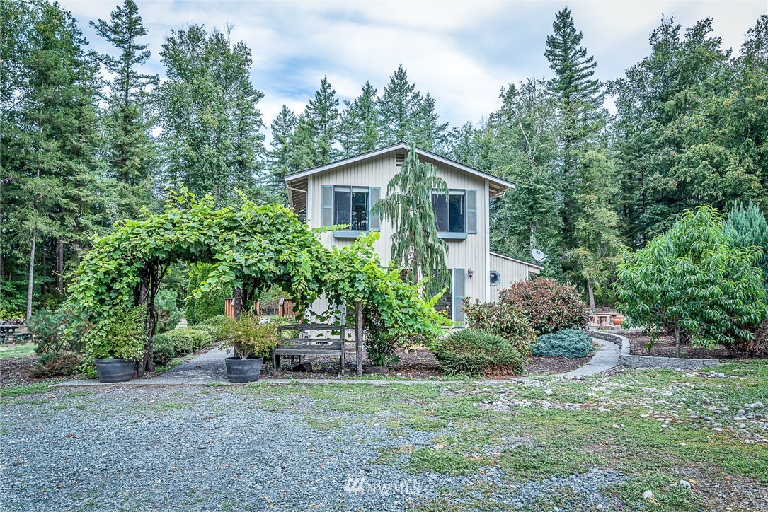 7586 Goodwin Road Everson, WA 98247 - Photo 3 of 22 a view of a back yard