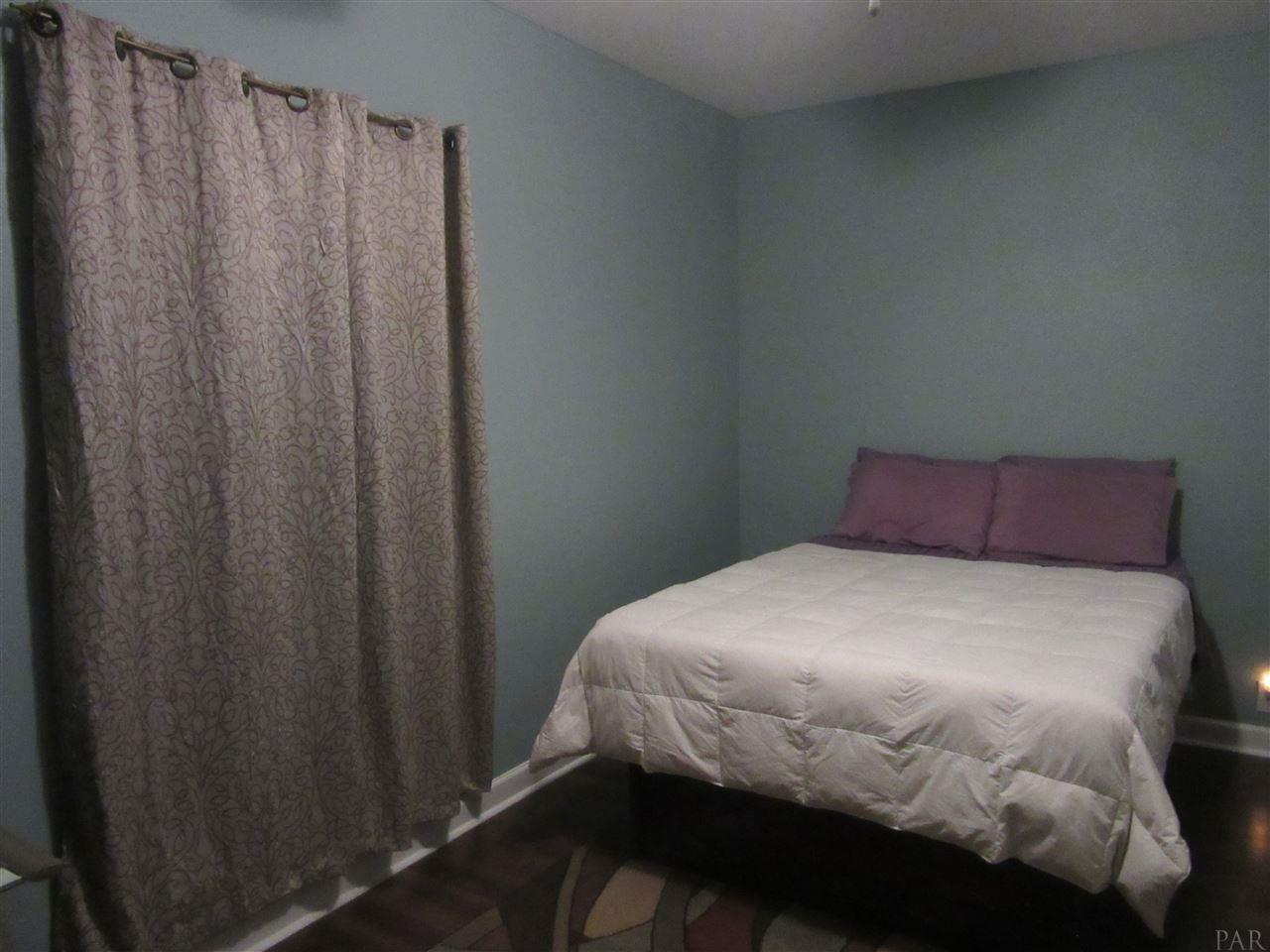 5291 Windham Road Milton, FL 32570 - Photo 20 of 30 High ceiling - walk in closet