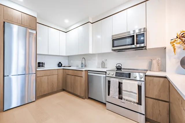 $1,500,000 | 11-52 44th Drive, Unit 7R | Long Island City