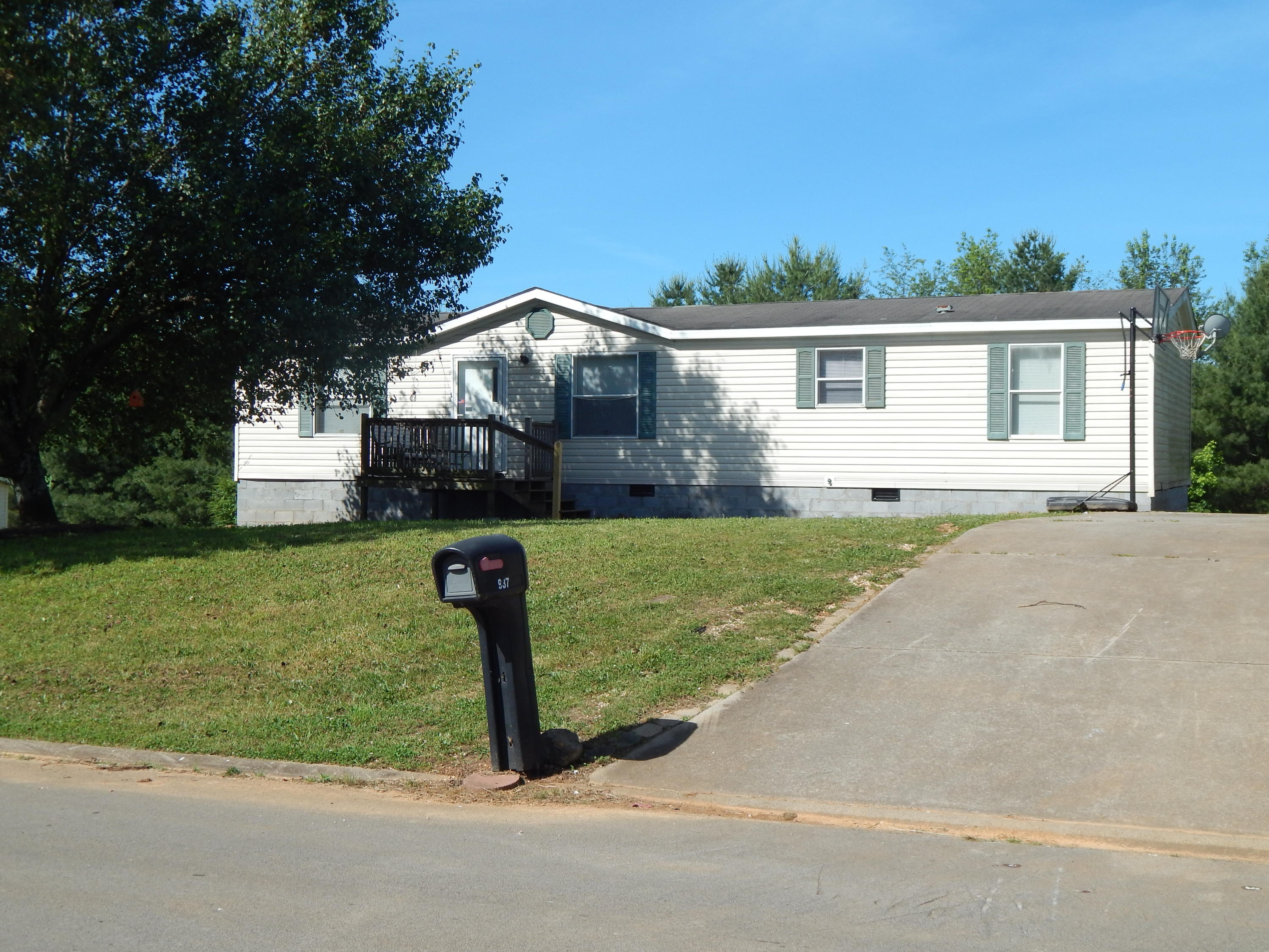937 Ridgeview Road Maryville, TN 37801 - Photo 2 of 22 937 Ridge View
