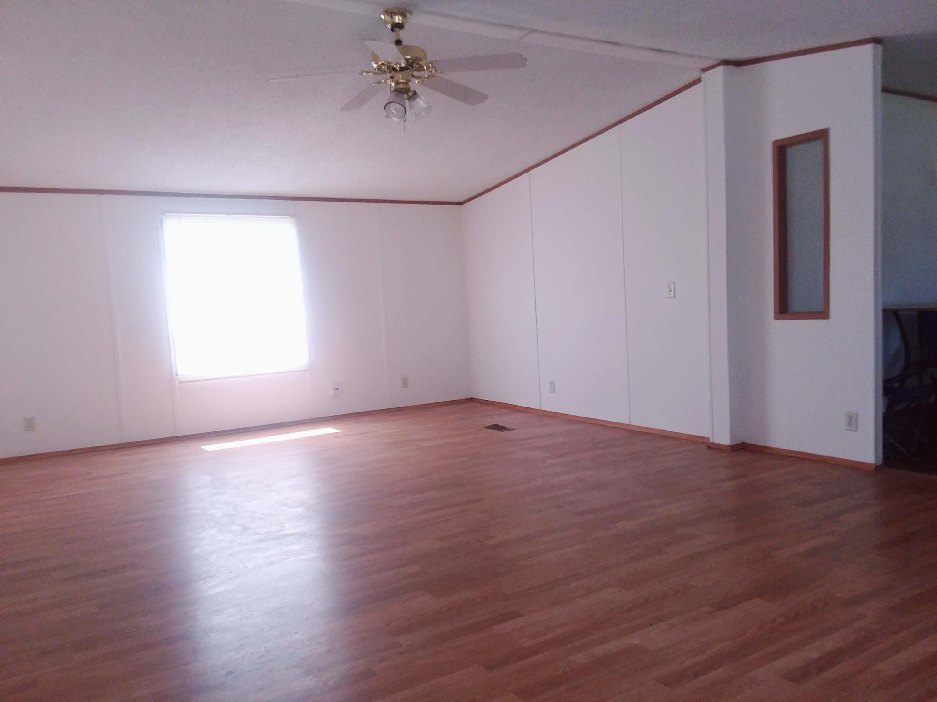 937 Ridgeview Road Maryville, TN 37801 - Photo 3 of 22 Large living area
